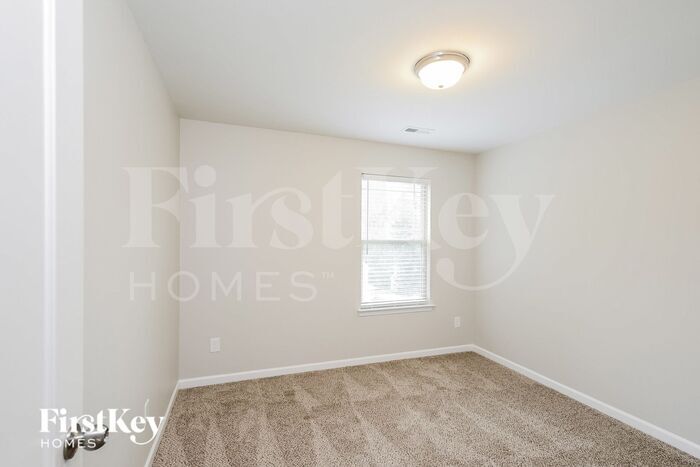 Building Photo - 5519 Pinebrook Ln