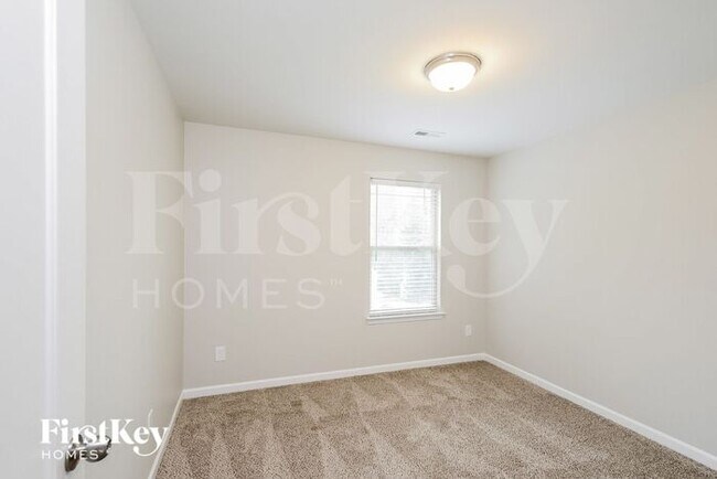 Building Photo - 5519 Pinebrook Ln