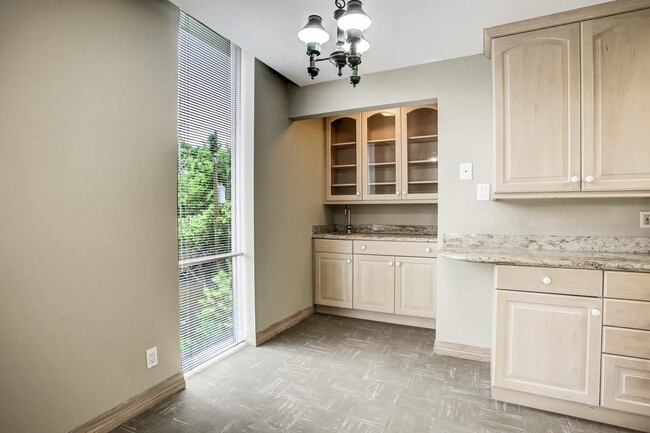 Building Photo - 3711 San Felipe St