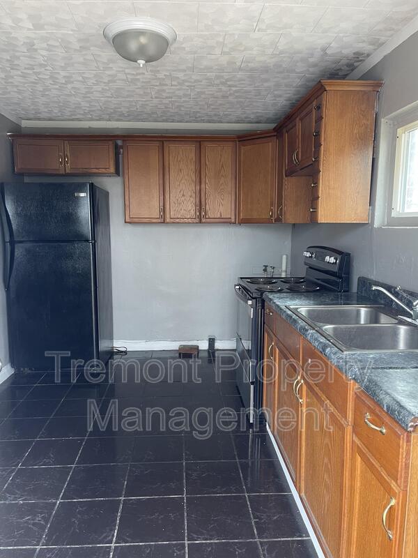 Building Photo - 553 Arlington Ave