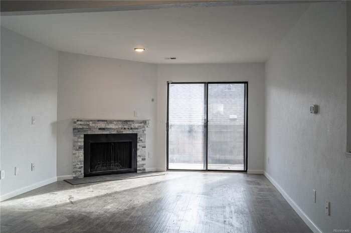 Building Photo - 313 W Lehow Ave