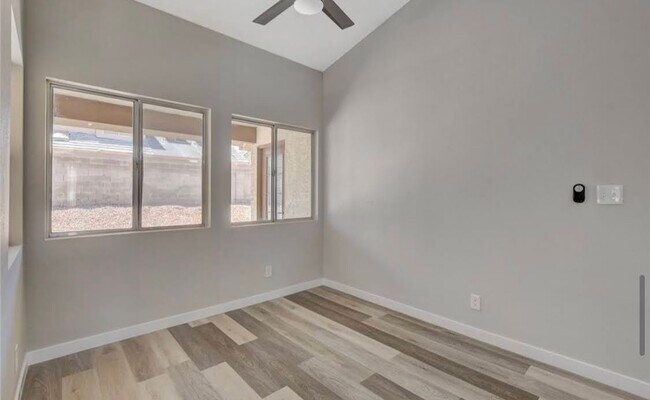 Building Photo - 1735 Navarre Ln