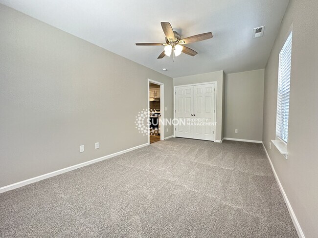 Building Photo - Newly Remodeled 5 Bed 2.5 Bath
