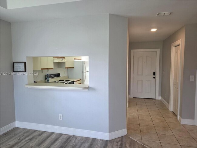 Building Photo - 575 Augusta Blvd