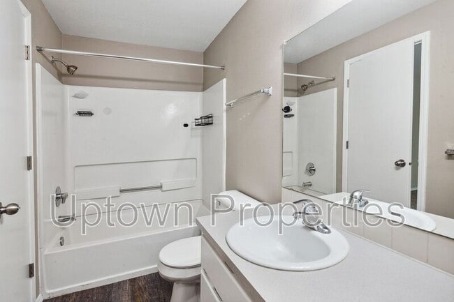 Building Photo - 6133-6135 SE Frances St.