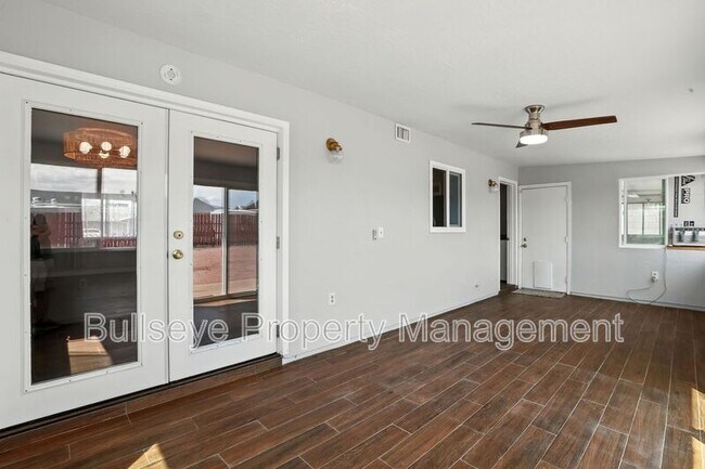 Building Photo - 433 S 113th Pl