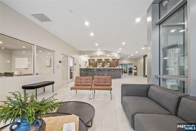 Building Photo - 69 Main St