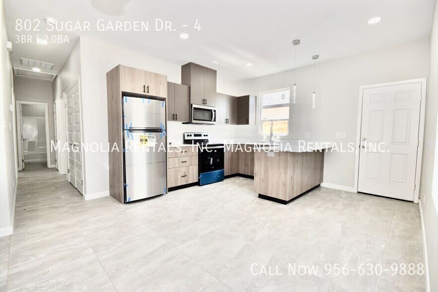 Building Photo - 802 Sugar Gdn Dr