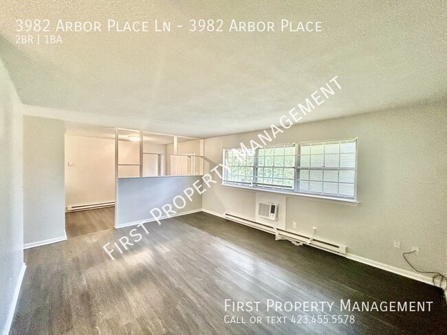 Building Photo - $700 Off One Month's Rent: 2/1 Remodeled D...