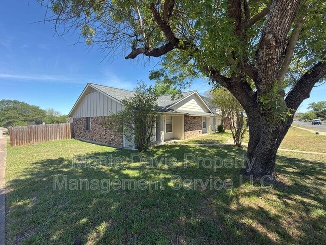 Building Photo - 1614 W Braker Ln