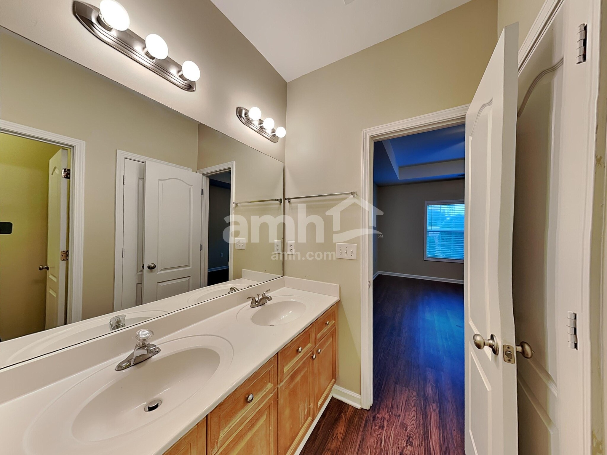 Building Photo - 2341 Suwanee Pointe Dr