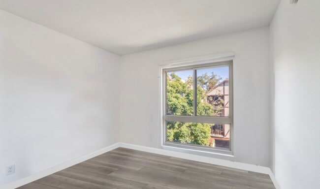 Building Photo - 141 S Clark Dr