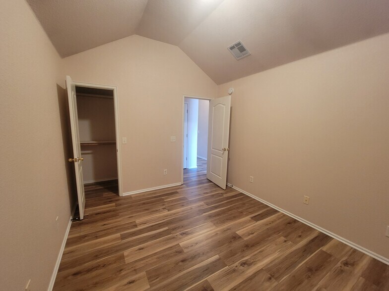 Building Photo - 4608 Midway Dr