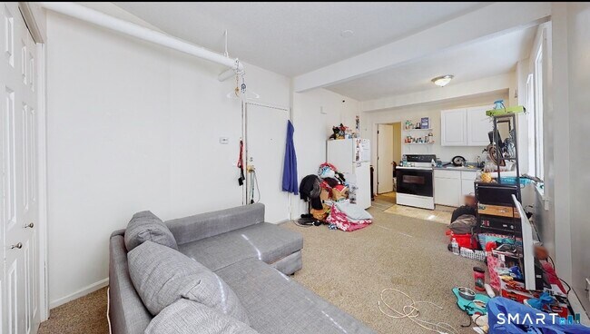 Building Photo - 666 Main St