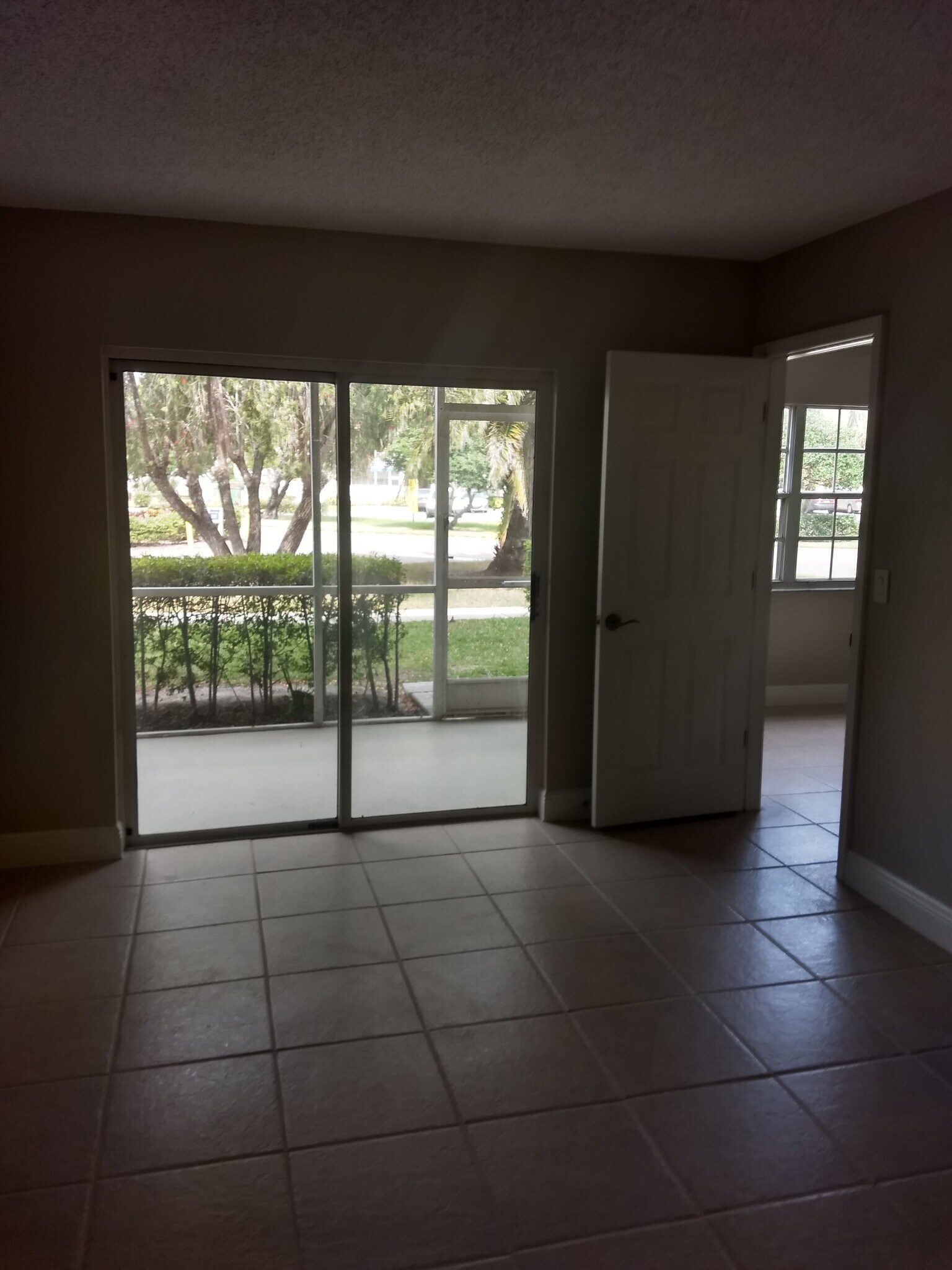 Building Photo - 1503 SE Royal Green Cir