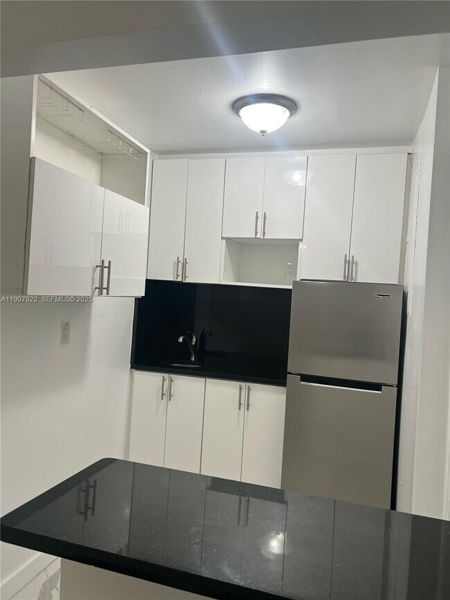 Building Photo - 9920 SW 32nd St