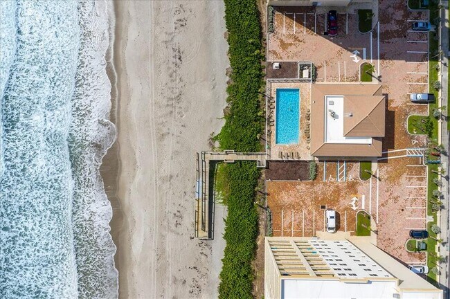 Building Photo - 1025 Jimmy Buffett Mem Hwy