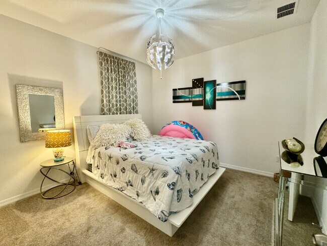 Building Photo - "Spacious 5-Bedroom Sanctuary with 4 Full ...