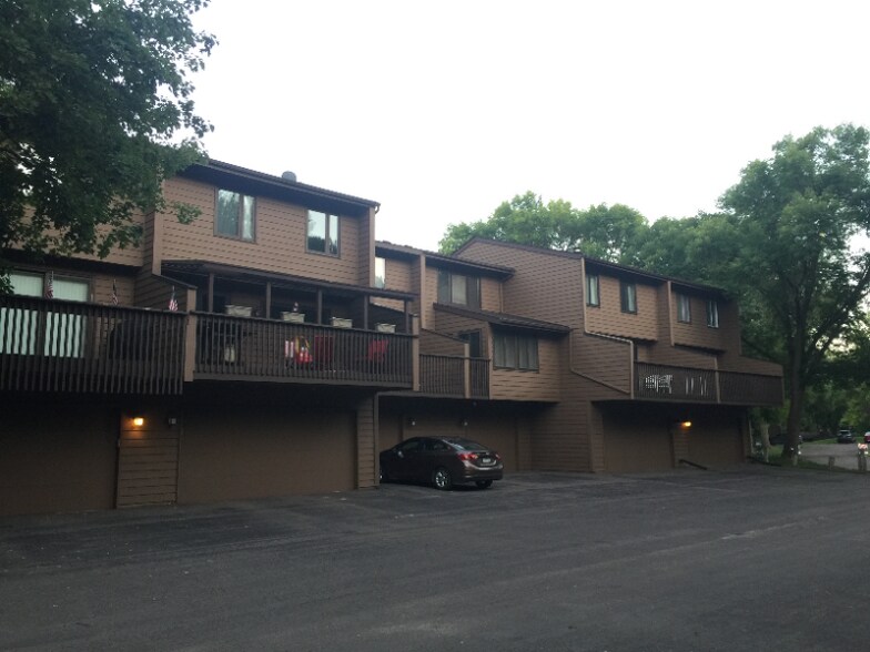 Building Photo - 300 W Eagle Lake Dr