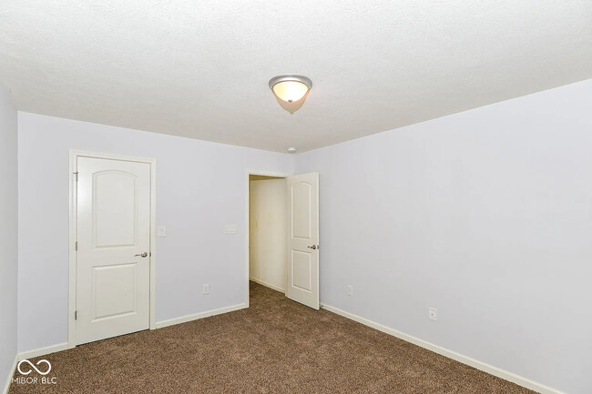 Building Photo - 9651 Calamus Dr