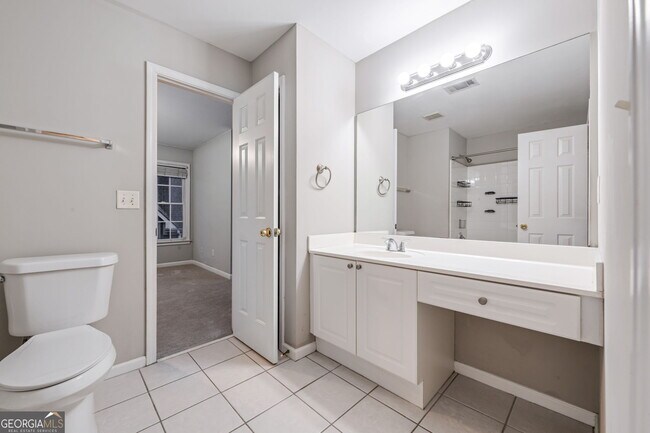 Building Photo - 6875 Ridgefield Dr