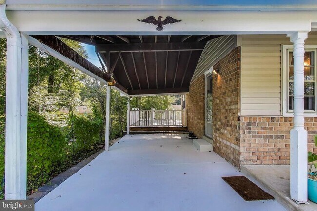 Building Photo - 5406 Parkvale Terrace