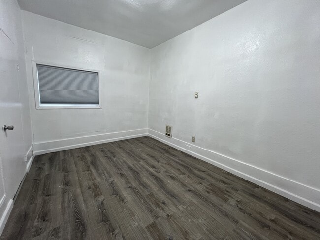 Building Photo - 1803 SE Salem Ave