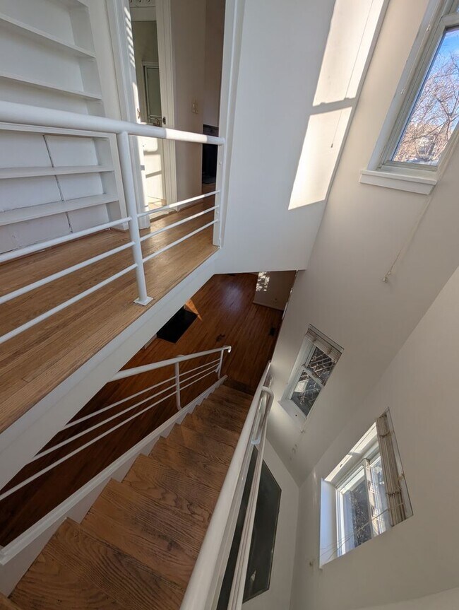 Building Photo - Georgetown Townhouse (Close to the West End and Dupont)