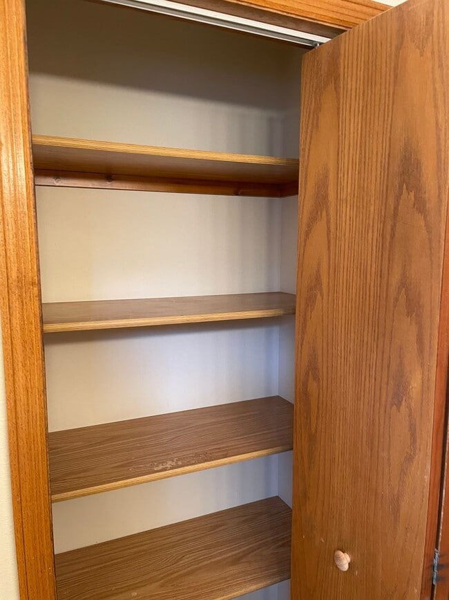 Building Photo - 1214 S Dewey St