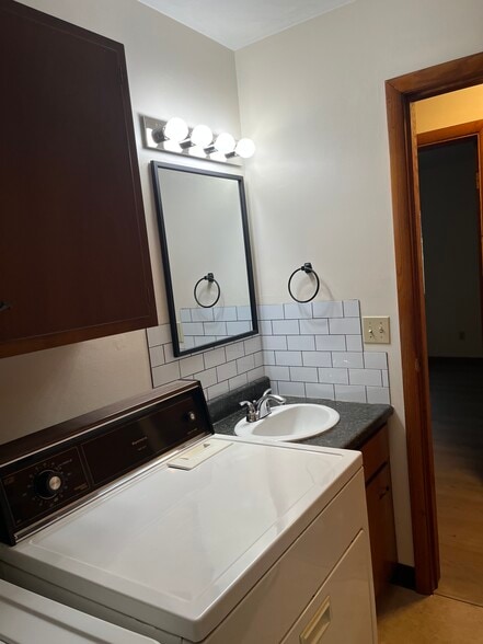 Building Photo - 297 Nokomis Dr