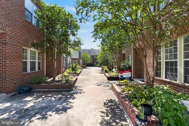 Building Photo - 6126 Madison Crest Ct
