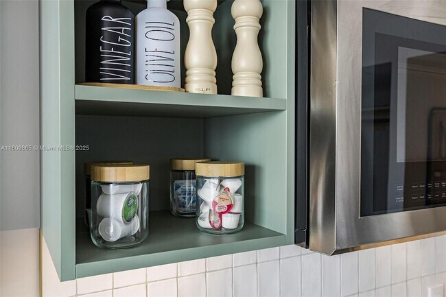 Building Photo - 159 NE 6th St