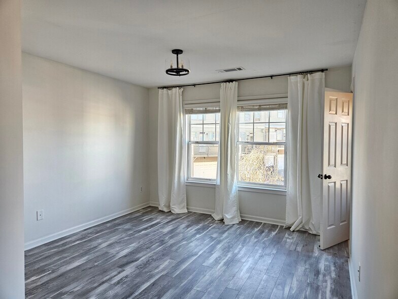 Building Photo - 4361 Grove Field Park NW