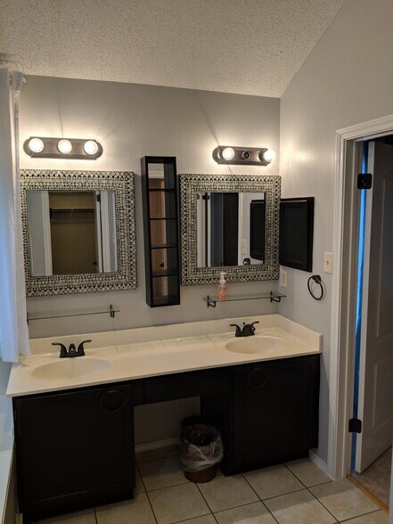 Primary Photo - 1308 Meadow Lark Dr