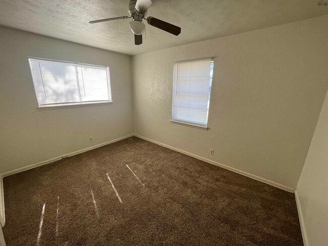 Building Photo - 5129 Parklane Dr