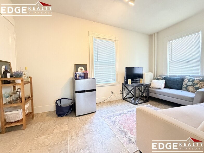 Building Photo - 28 Winship St