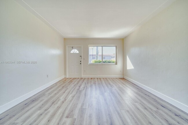 Building Photo - 2798 SW 32nd Ave