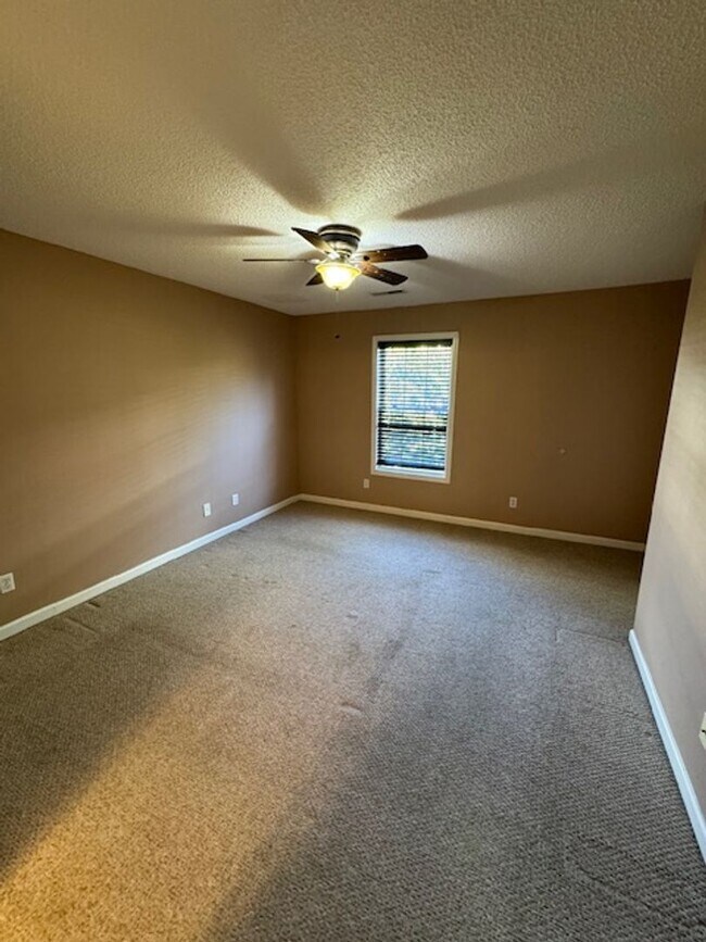 Building Photo - 2 Bed, 3 Bath Condo with Garage and  Flex ...