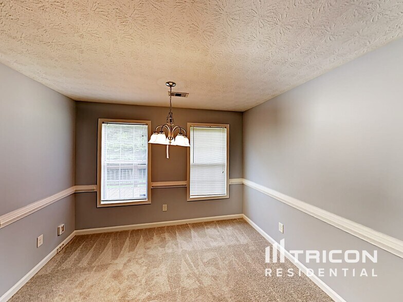Building Photo - 108 Aristocratic Way