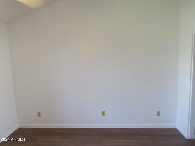Building Photo - 921 W University Dr