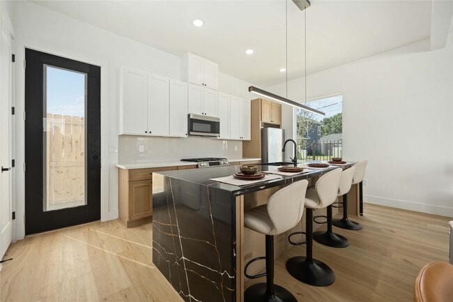 Building Photo - 4202 Kewanee St