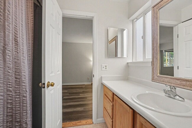 Building Photo - 13085 W Cedar Dr