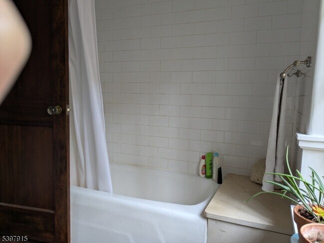 Building Photo - 445 Miller Park Rd