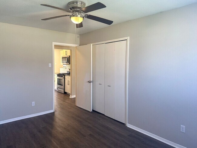 Building Photo - 4 Bedroom / 2.5 Bath Home