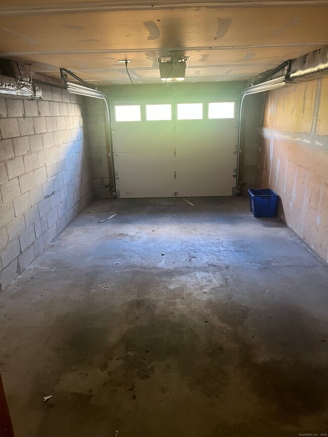 Building Photo - 896 Quinnipiac Ave