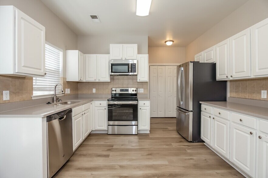 Building Photo - 512 Pawley Dr