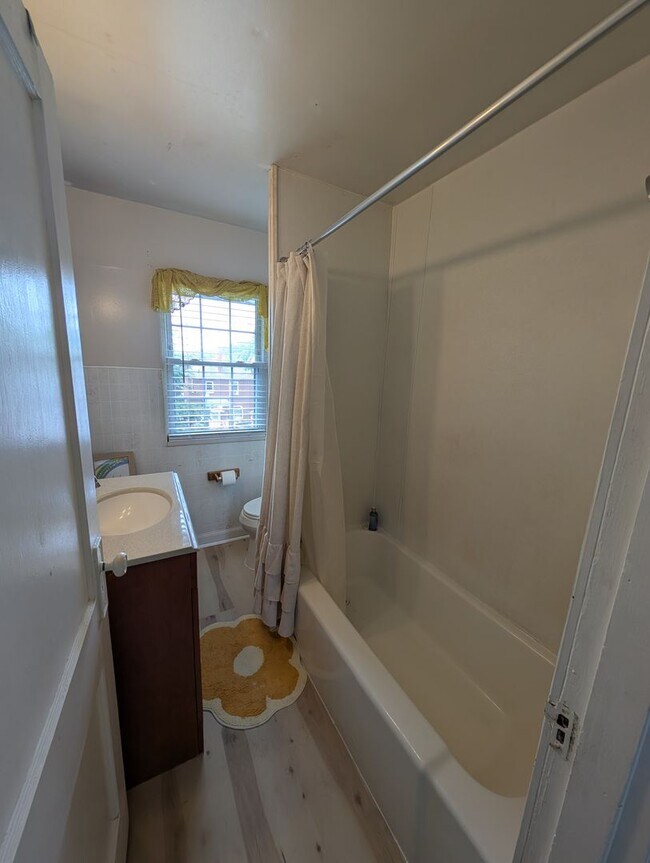 Building Photo - 3 Bed/1 Bath Home for Rent -- $300 CREDIT AVAILABLE