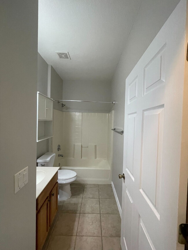 Building Photo - Charming 4-Bedroom Haven