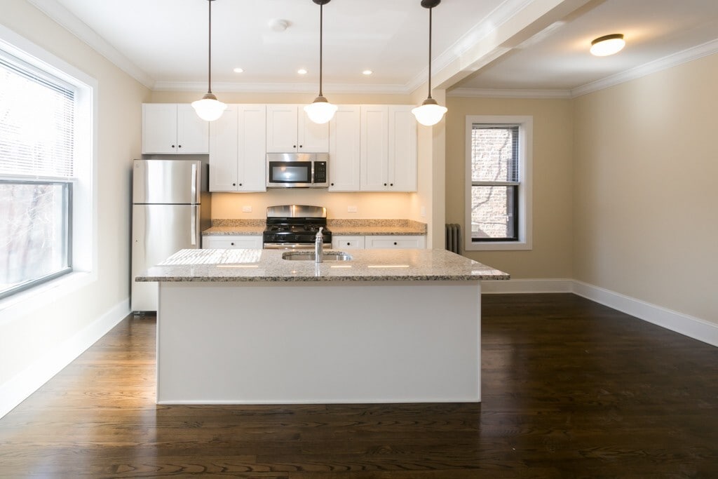 Building Photo - 1360 E 52nd St