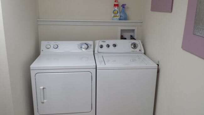 Building Photo - 4 Bedroom House